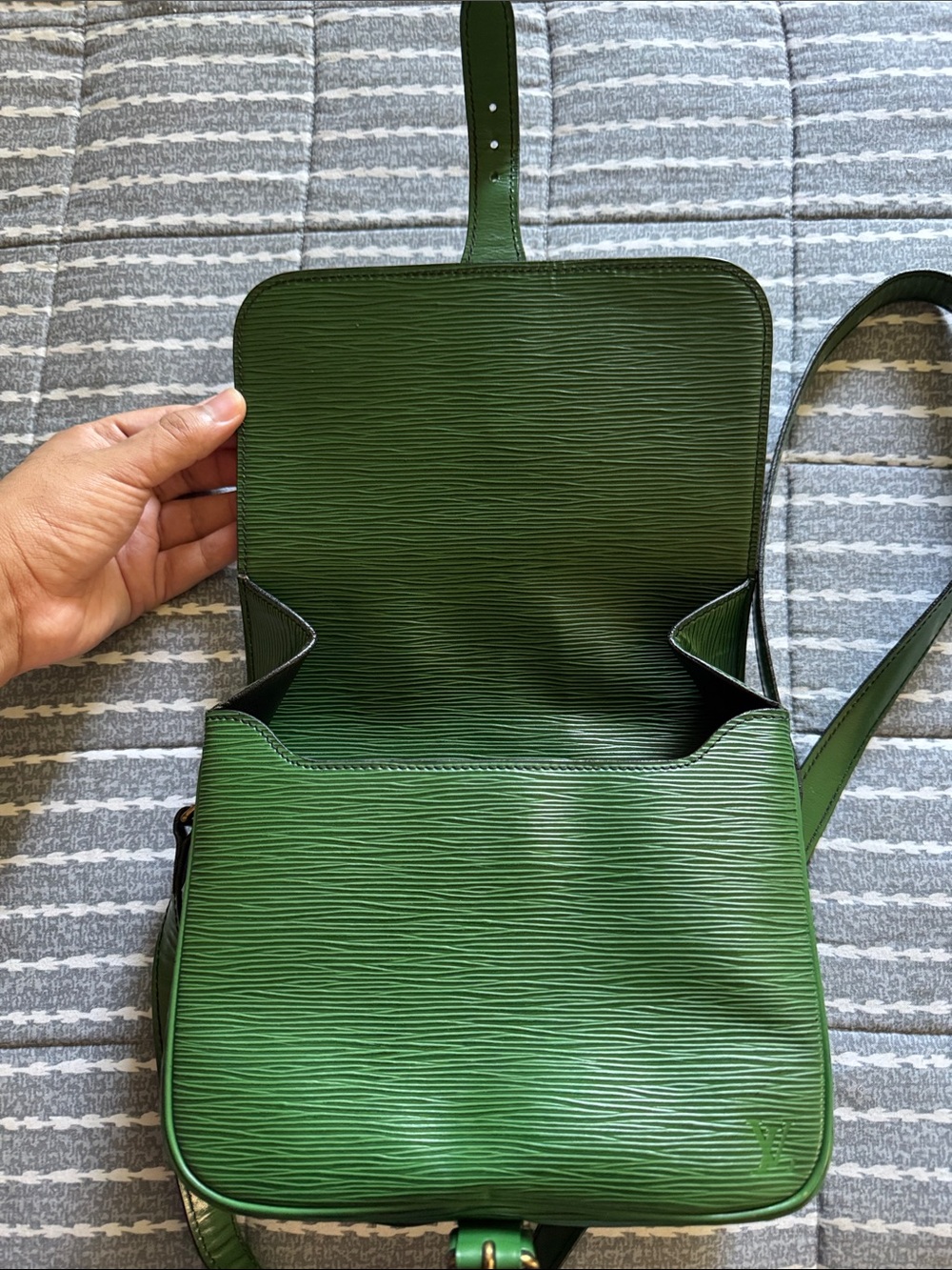 LOUIS VUITTON Epi leather Cartouchiere MM Shoulder Bag Green - Picture 4 of 9